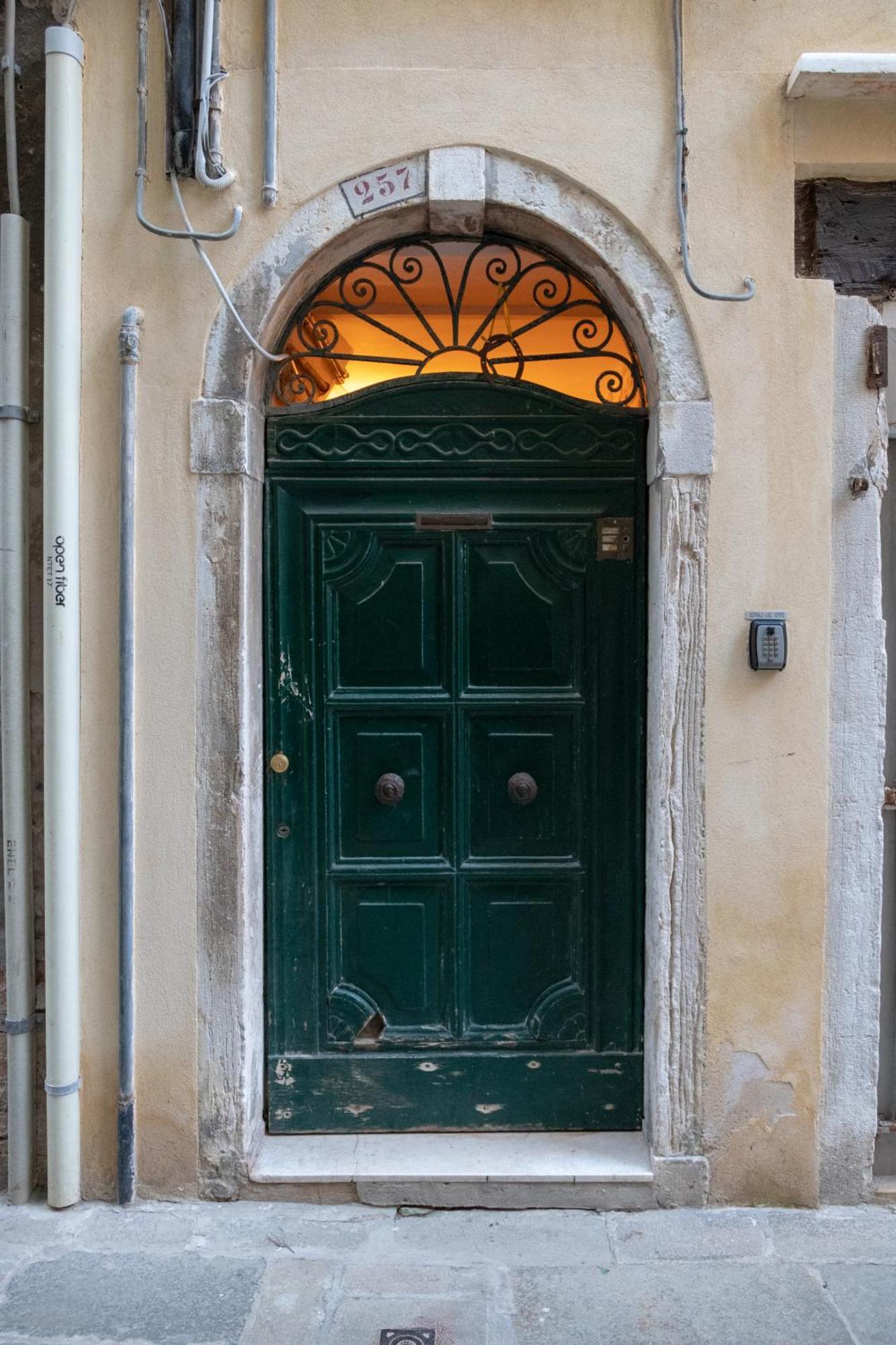 Lorenzo'S Home Venice Exterior photo